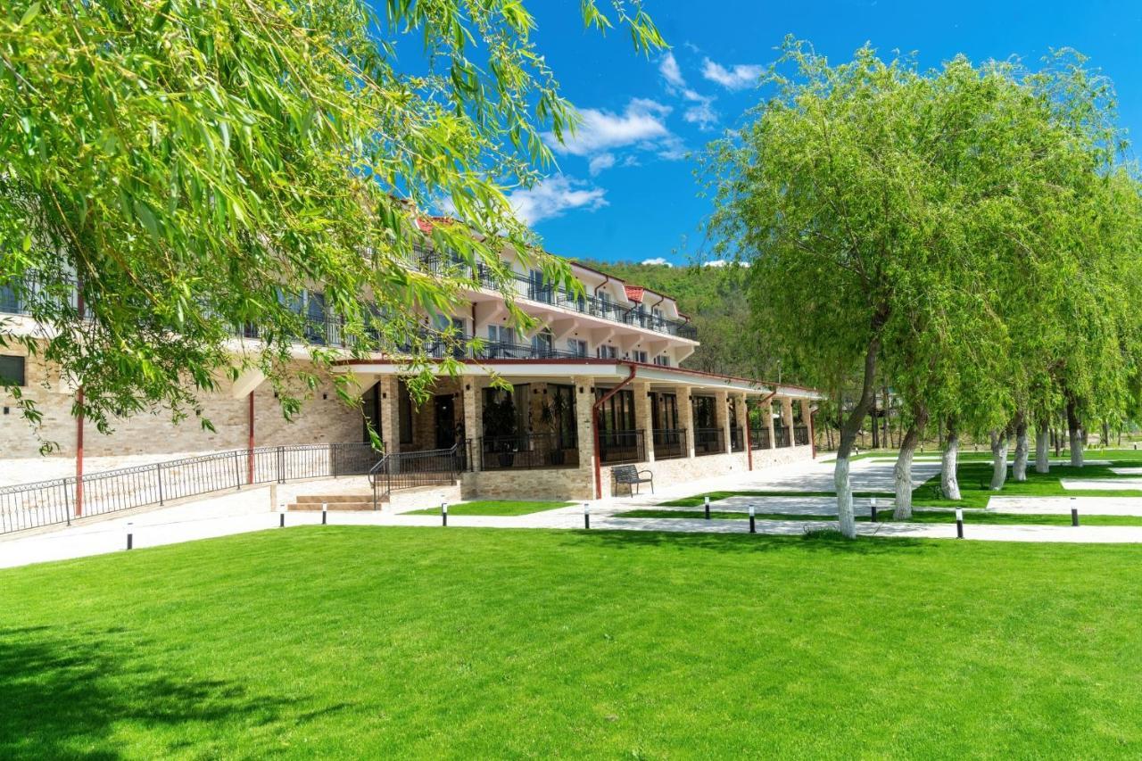 Vega Resort Restaurant & Lodge Orşova Екстериор снимка