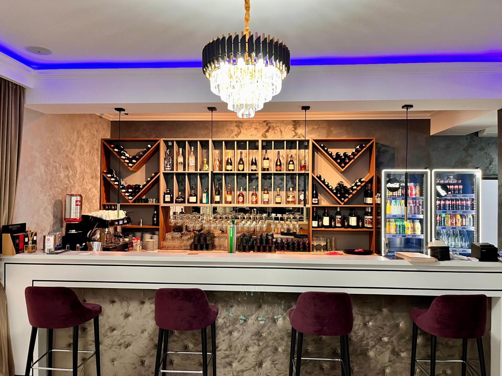Vega Resort Restaurant & Lodge Orşova Екстериор снимка