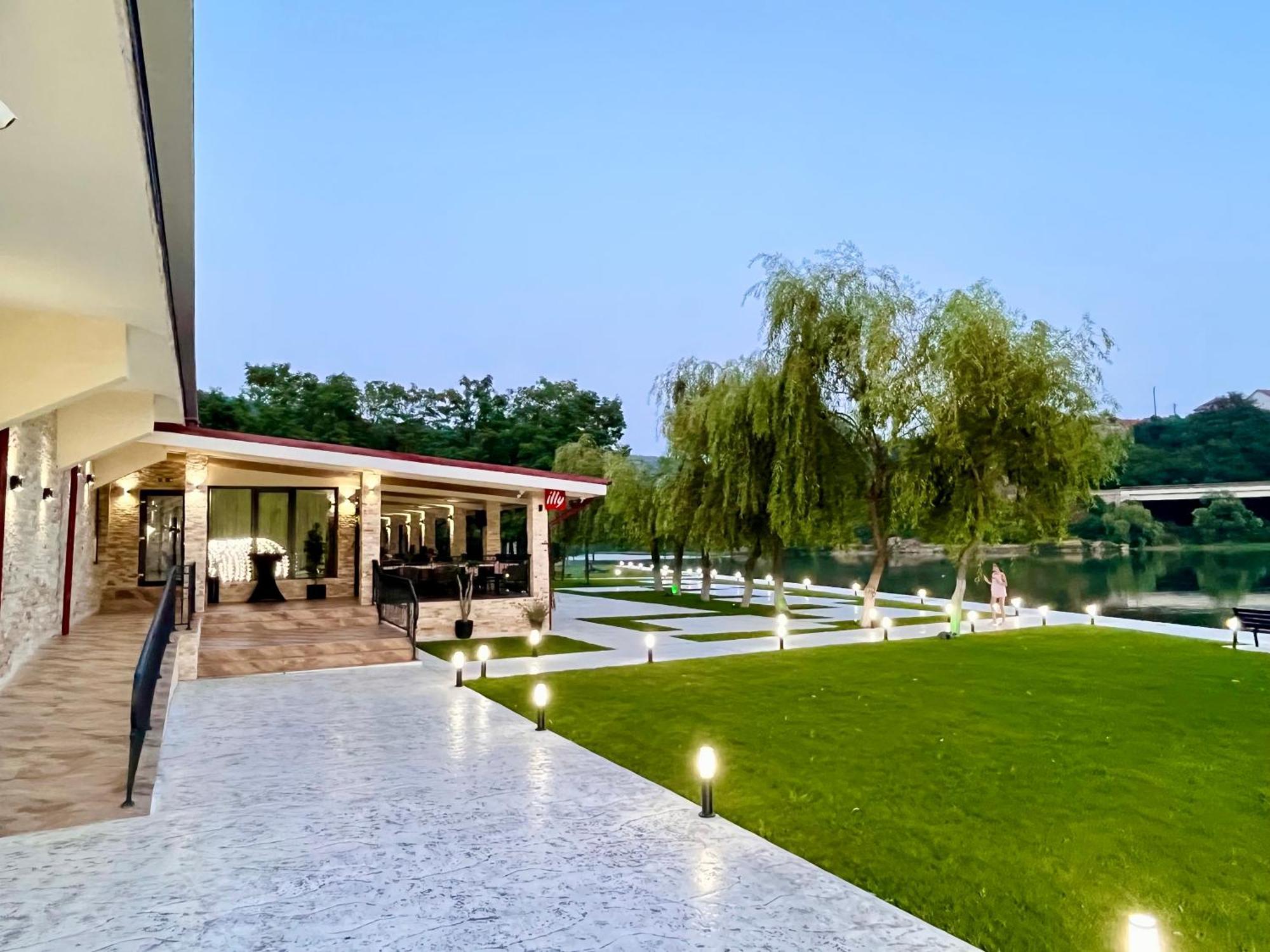 Vega Resort Restaurant & Lodge Orşova Екстериор снимка