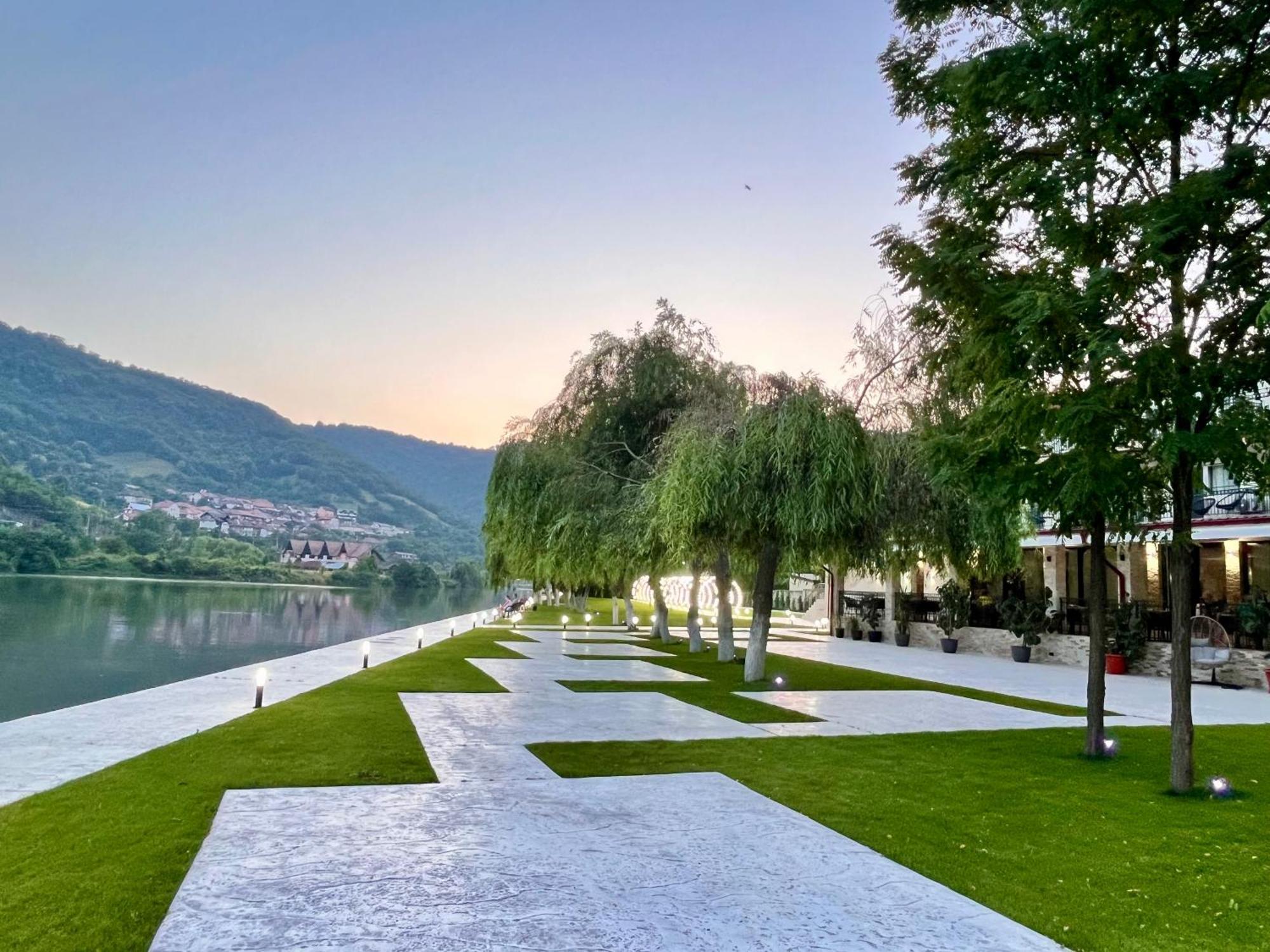 Vega Resort Restaurant & Lodge Orşova Екстериор снимка