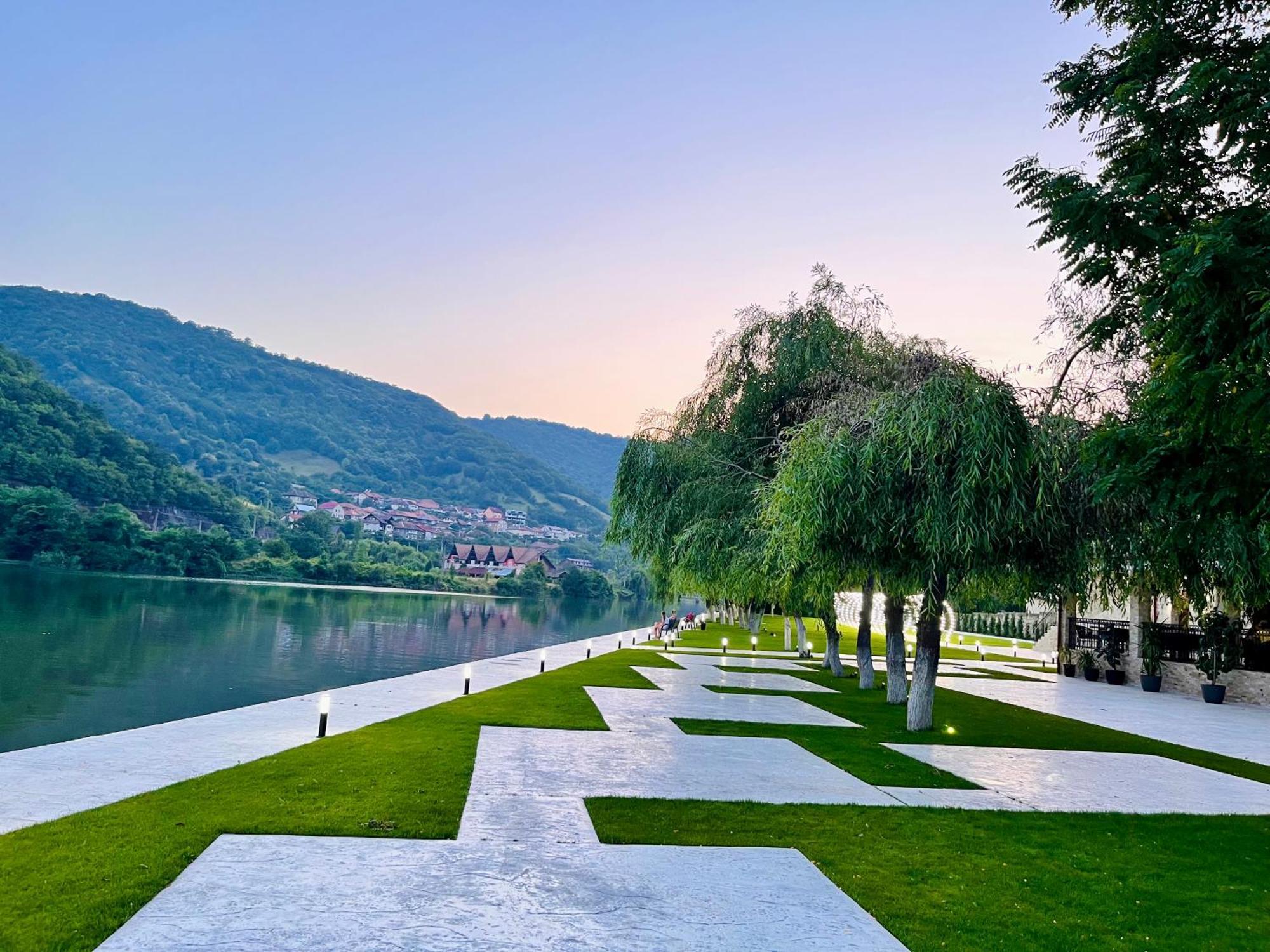 Vega Resort Restaurant & Lodge Orşova Екстериор снимка