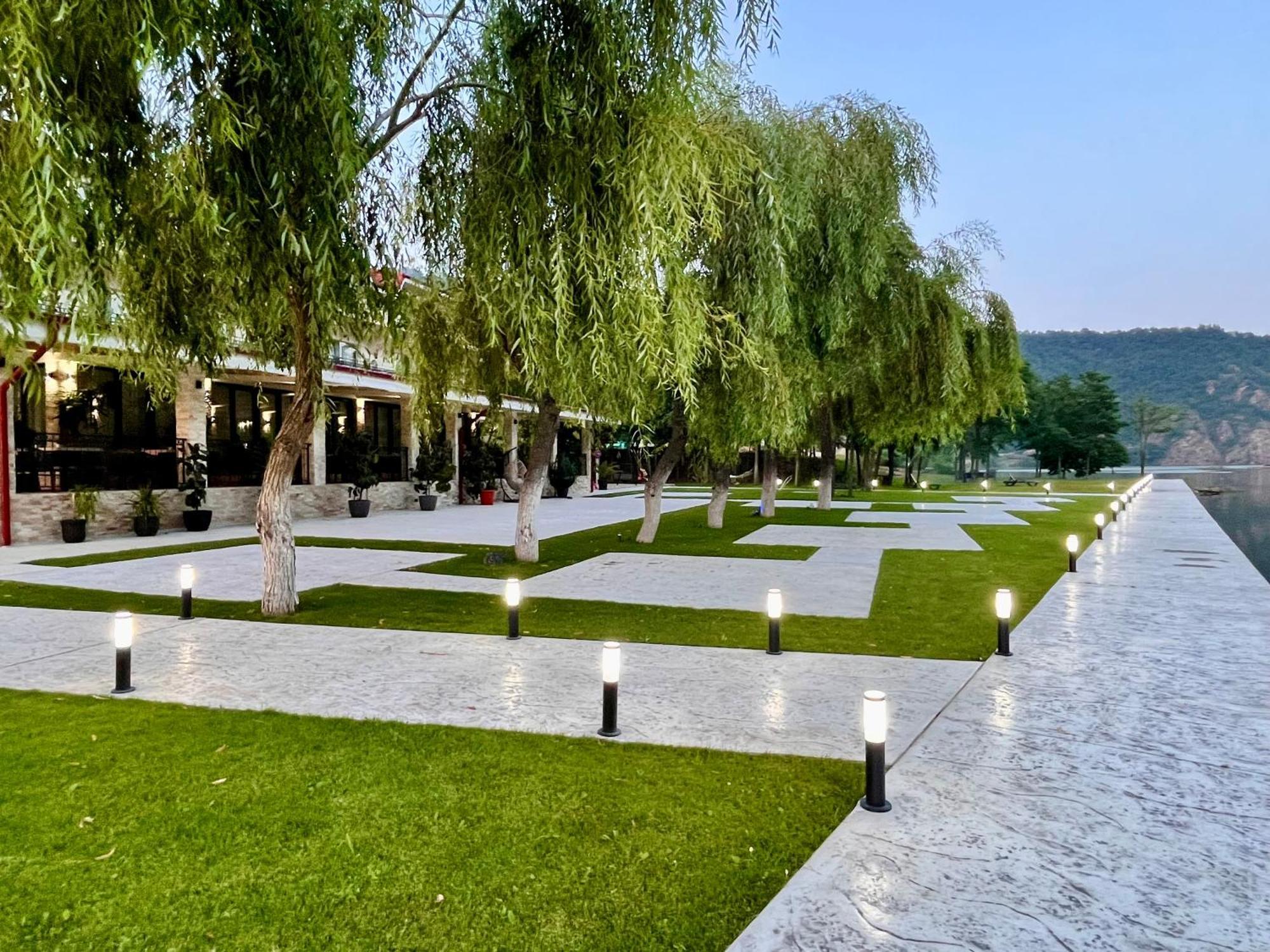 Vega Resort Restaurant & Lodge Orşova Екстериор снимка