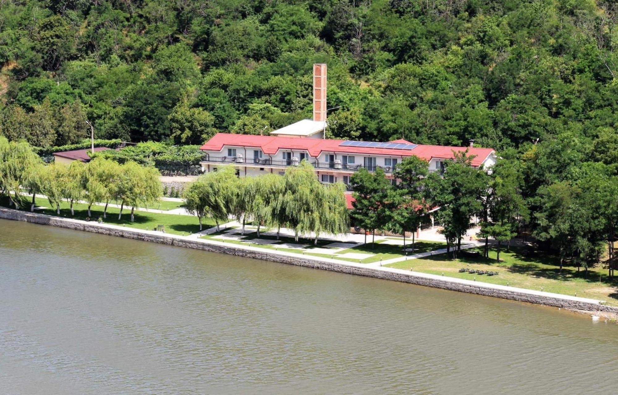 Vega Resort Restaurant & Lodge Orşova Екстериор снимка