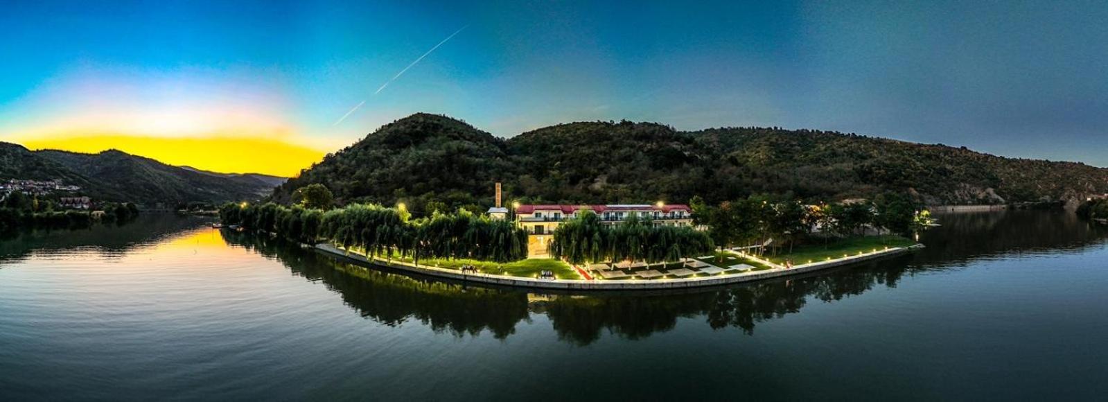 Vega Resort Restaurant & Lodge Orşova Екстериор снимка