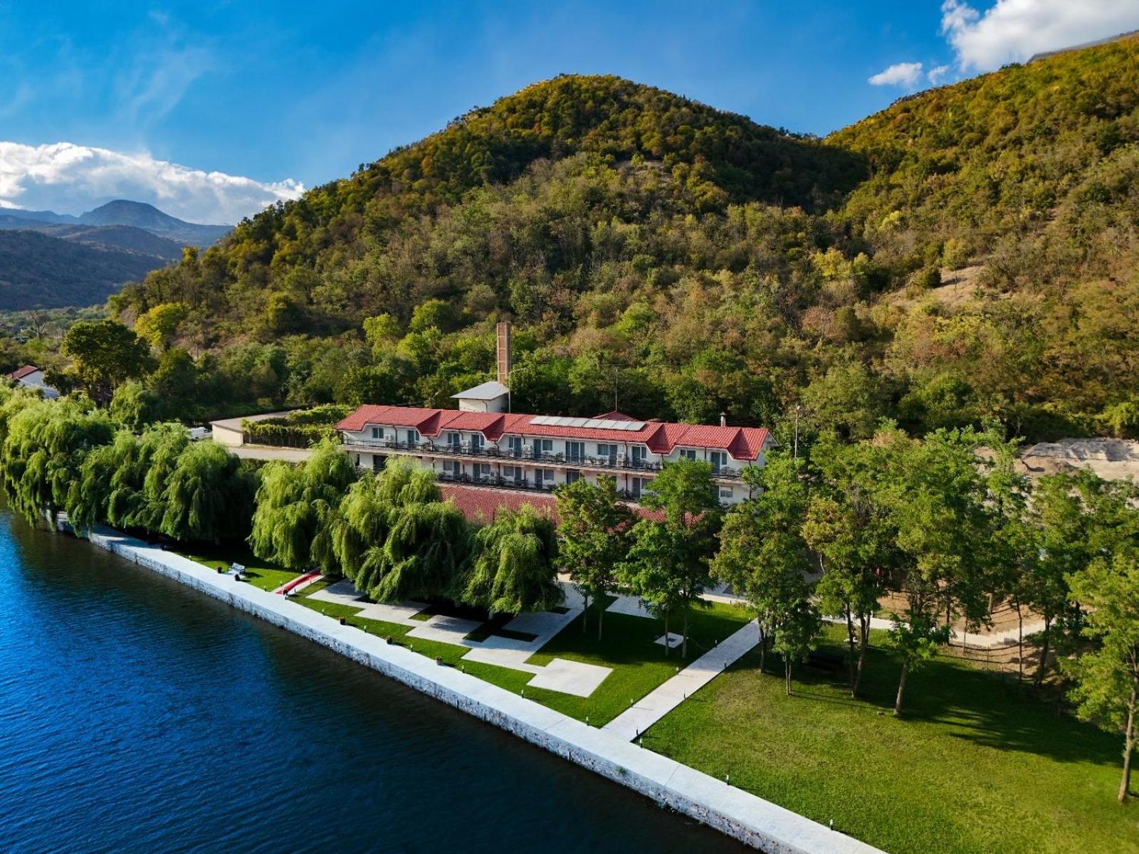 Vega Resort Restaurant & Lodge Orşova Екстериор снимка