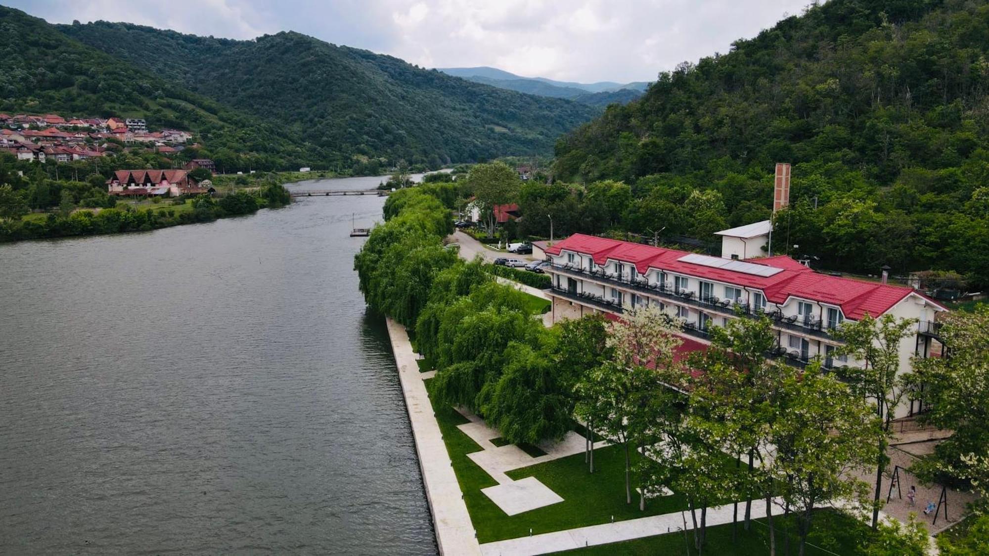 Vega Resort Restaurant & Lodge Orşova Екстериор снимка
